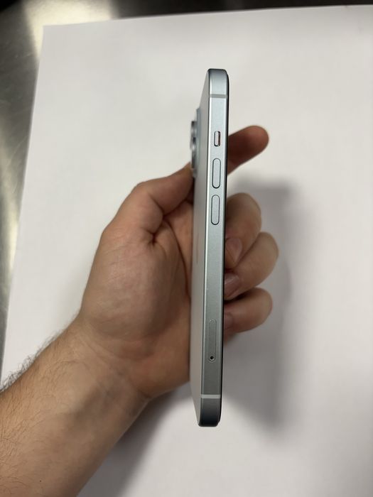 iPhone 15 128GB blue