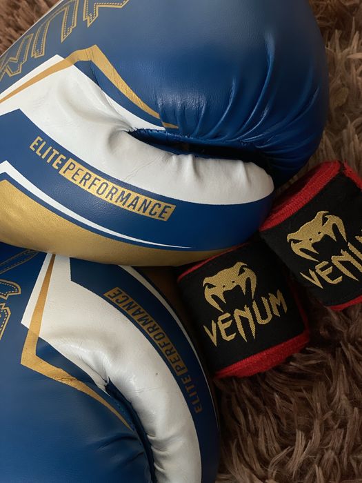 Боксерские перчатки