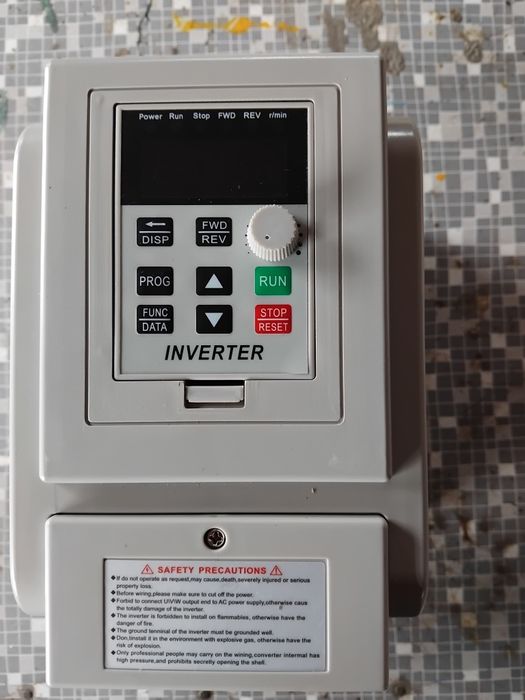 Честотен преобразувател  XSY- AT2 220 v изход 220 v