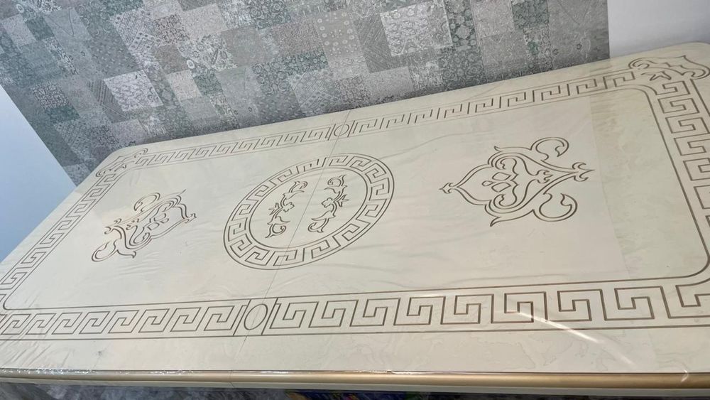 Стол гостинный Версаче