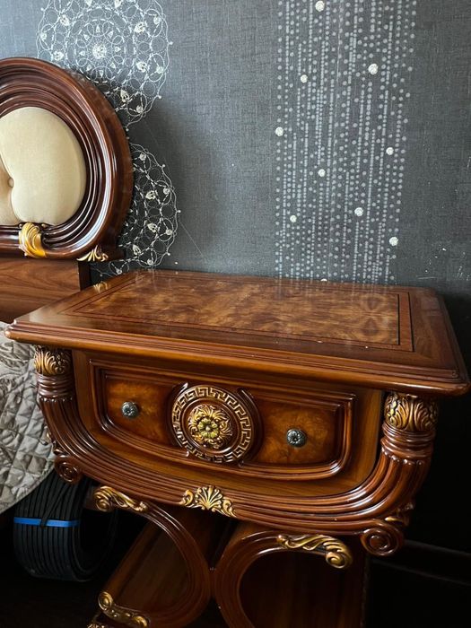 Продам спальный гарнитур в стиле Барокко