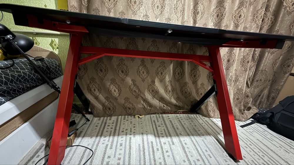 Продам компьютерный стол