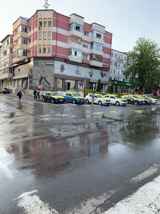 Vand apartament 3 CAMERE, 2 bai si 2 balcoane, ULTRACENTRAL HUSI