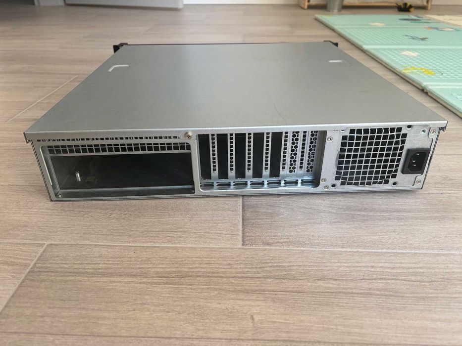 Carcasa Server Rack 2U Chenbro RM24200-L