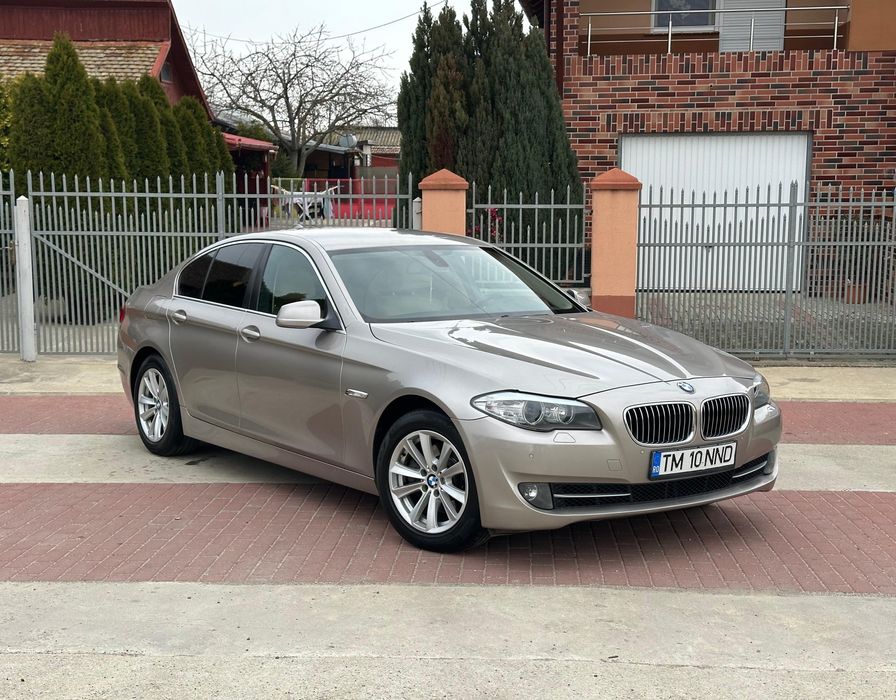 Bmw f10 520i 2.0 benzina an 2012 automat unic proprietar fiscal pe loc 

Dublu Climatronic functional 
Padele volan
Sistem start stop
Faruri bi-xenon