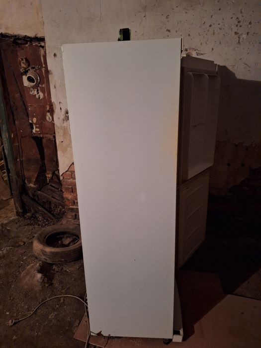 Продам Холодильник LG