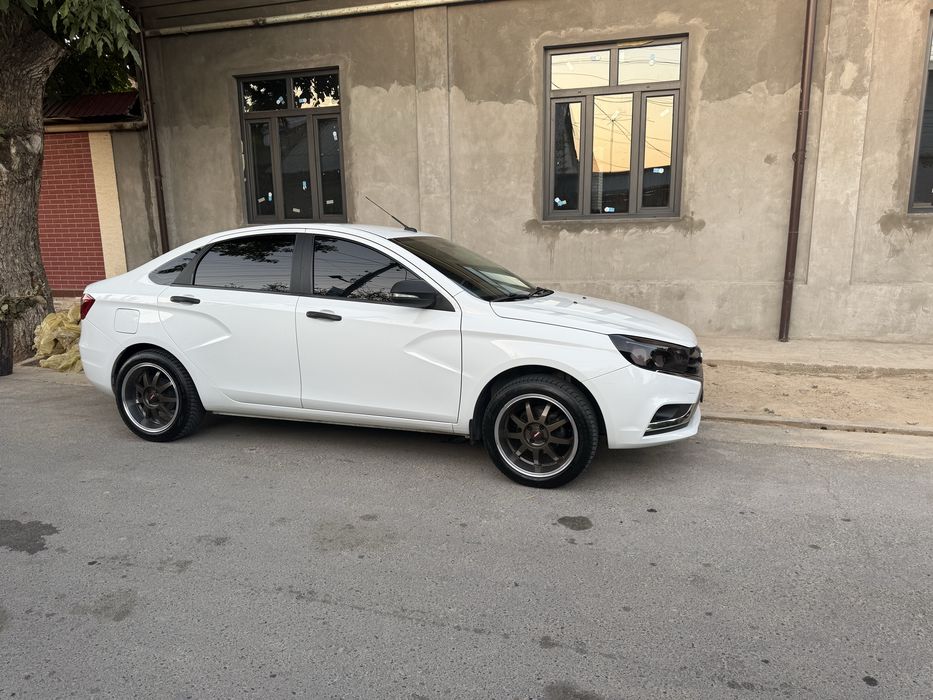 Продоется лада веста