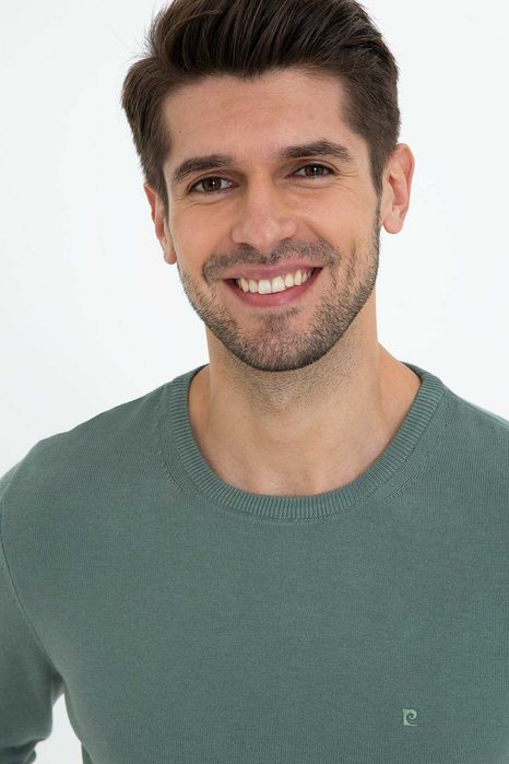 Продается Свитер Pierre Cardin. 
Цвет: ментоловый. Размер L (50)