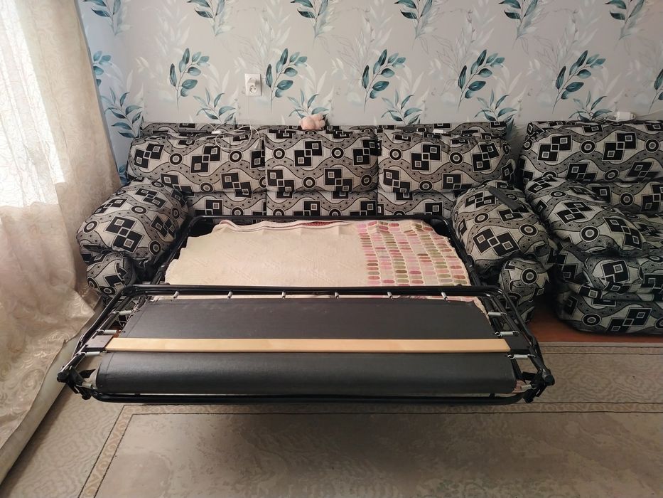 Продам диван с двумя креслами за 25000