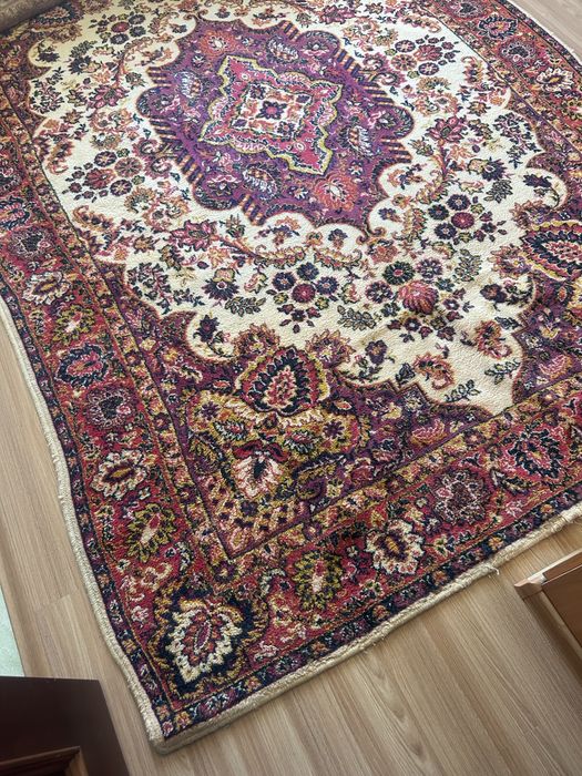 Распродажа мебели: тумбочки, стол письменный