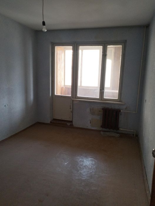 Квартира сотилади 10 мкр Ломоносов 9 2 -этаж