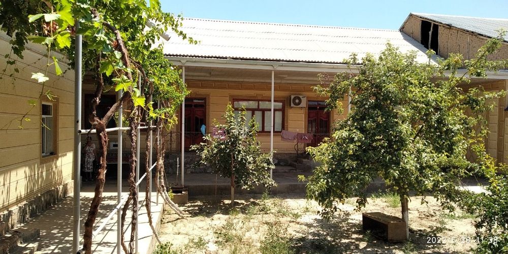 Umid posyolkadan 6 sotkli uglavoy hovli sotiladi