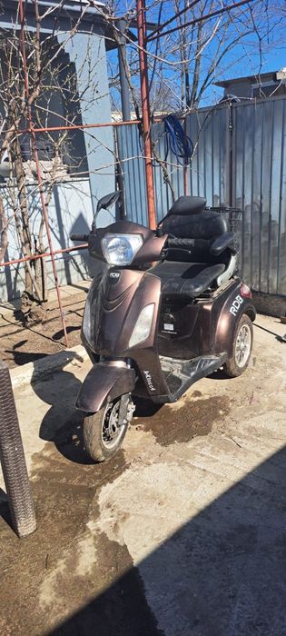 Scuter electric 3 roti - aproape nou