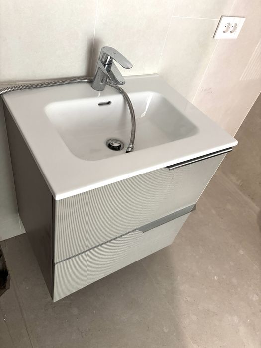 Set lavoar si mobilier MDF riflat bej casmir nou