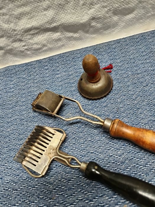 Старинни уреди за рязане на макарони,спагети,паста