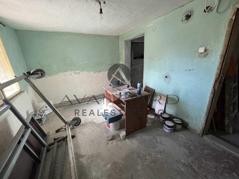 оф.22062 Етаж от къща + сутерен / Прослав