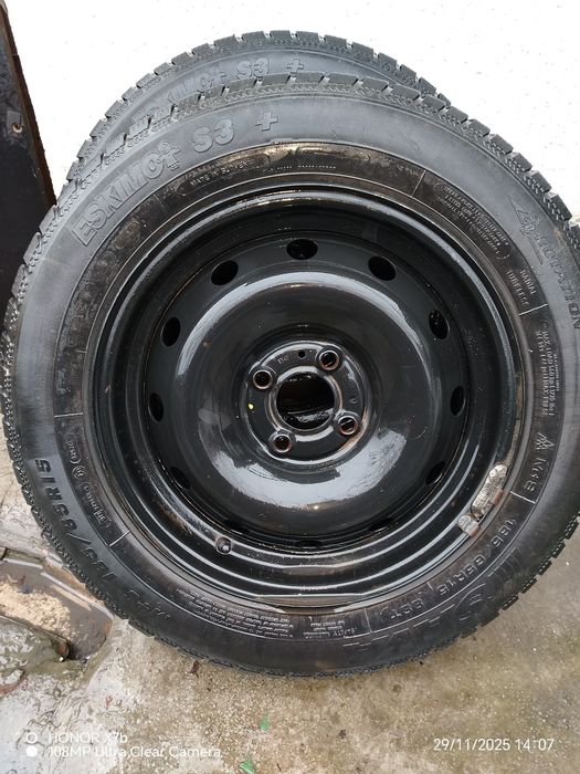 Doua cauciucuri cu jante logan