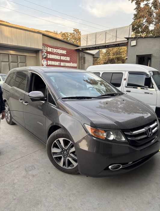 Honda Odyssey Touring (North America) Full позиция