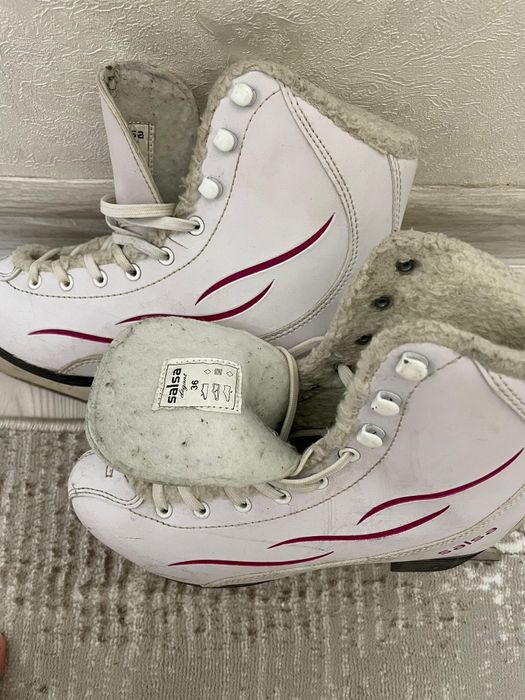 Продам фигурные коньки