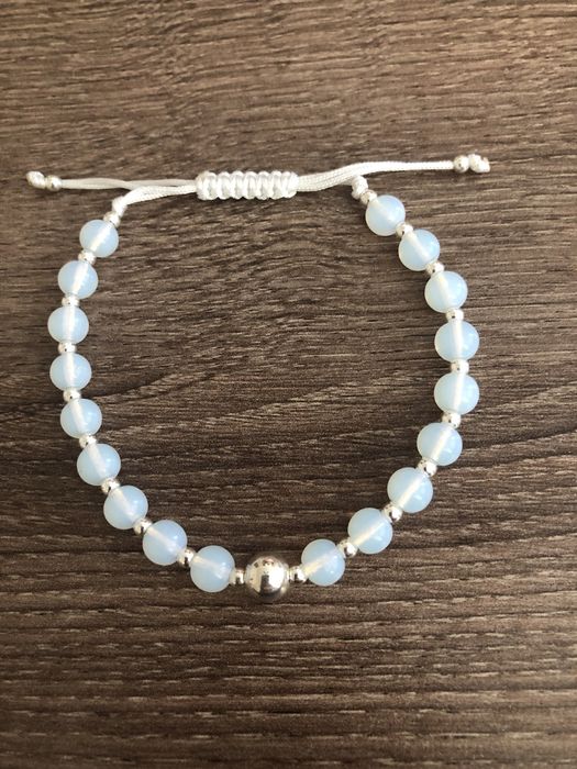 Гривни със сребро и естествени камъни