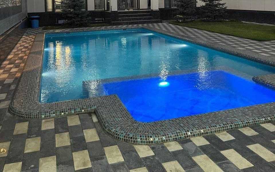 Строительство бассейнов любой формы / Обслуживание /Под ключ