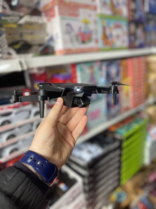 Dron kvadrober uchadi