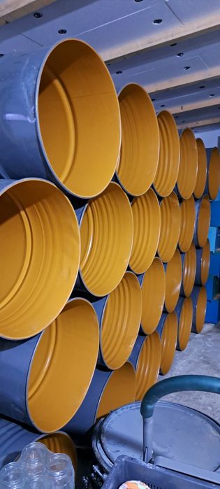 Butoaie de plastic si de tabla