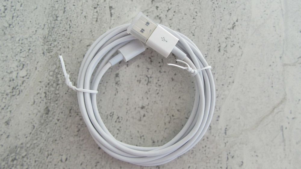 Cablu incarcare alb EC2 USB iPhone 2m