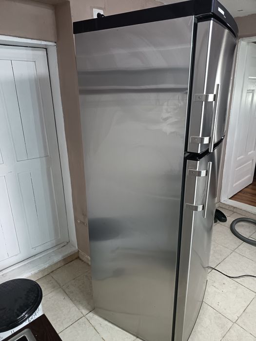 Неработещ хладилник Либхер Премиум