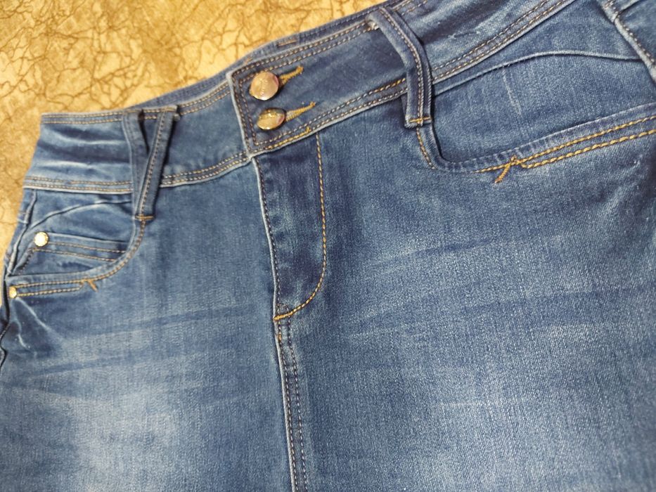 Дънкова пола, вталена