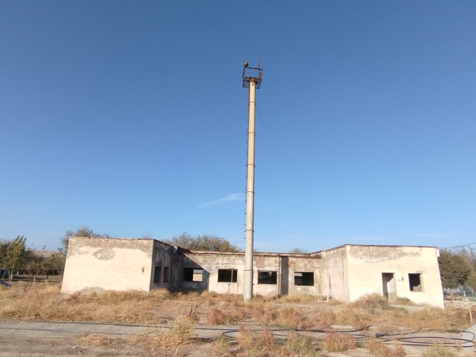 Uchastka sotiladi