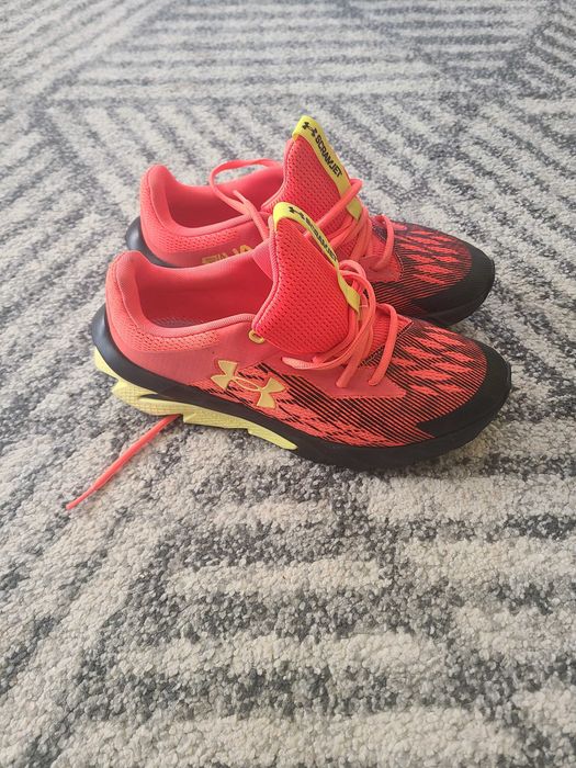 Adidasi under armour
