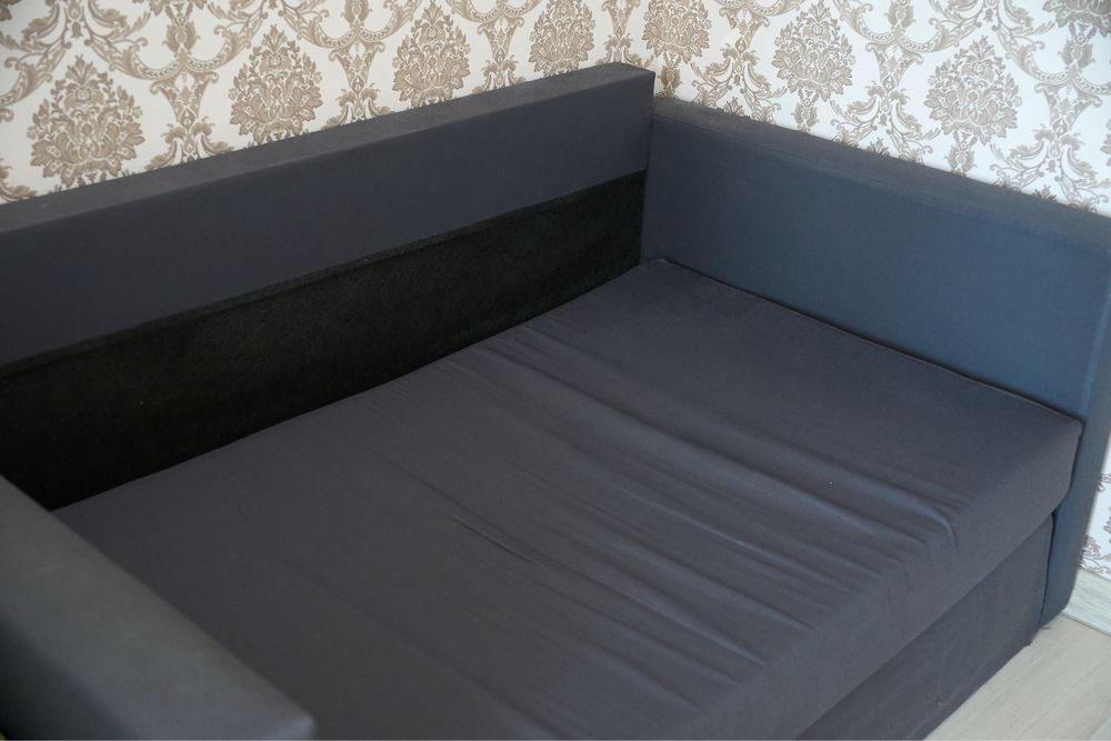 Продам диван 15000 торг уместен