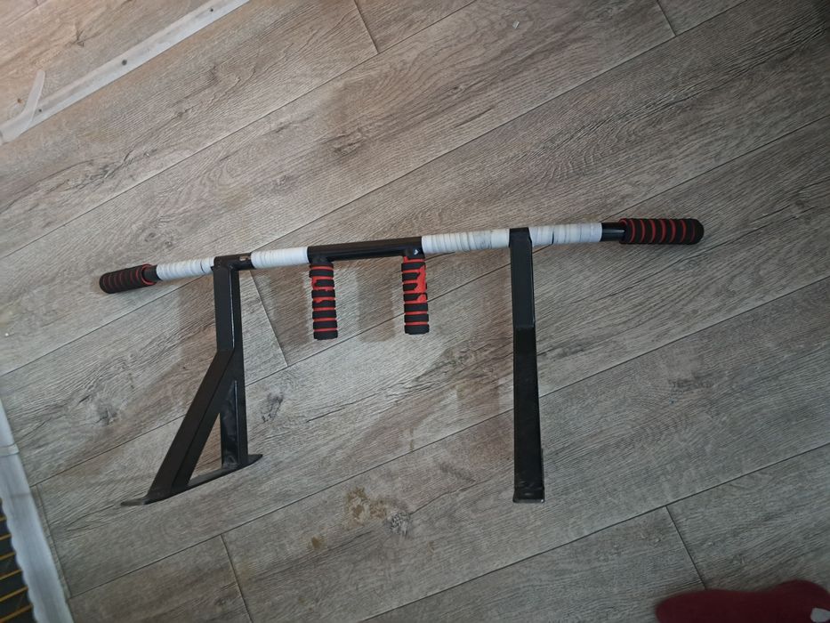 Турник настенный