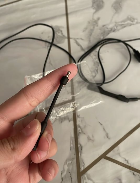 Миниатюрный Bluetooth-наушник