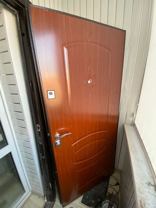 Продам дверь металлическая входная