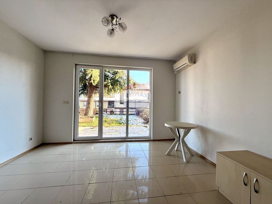 Продава се Тристаен апартамент в с. Рогачево, Област Добрич - 100 кв.м за 551 €/кв.м - Снимка #1