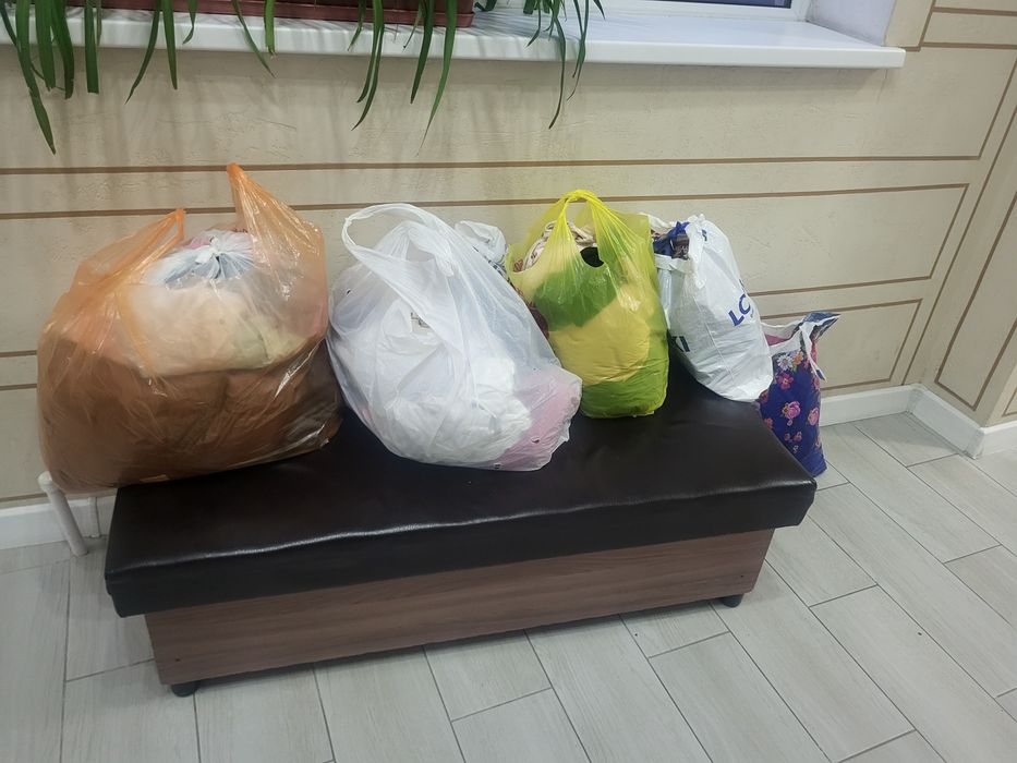 Отдам даром детский женский вещи