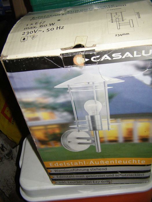Lampa de perete deosebita