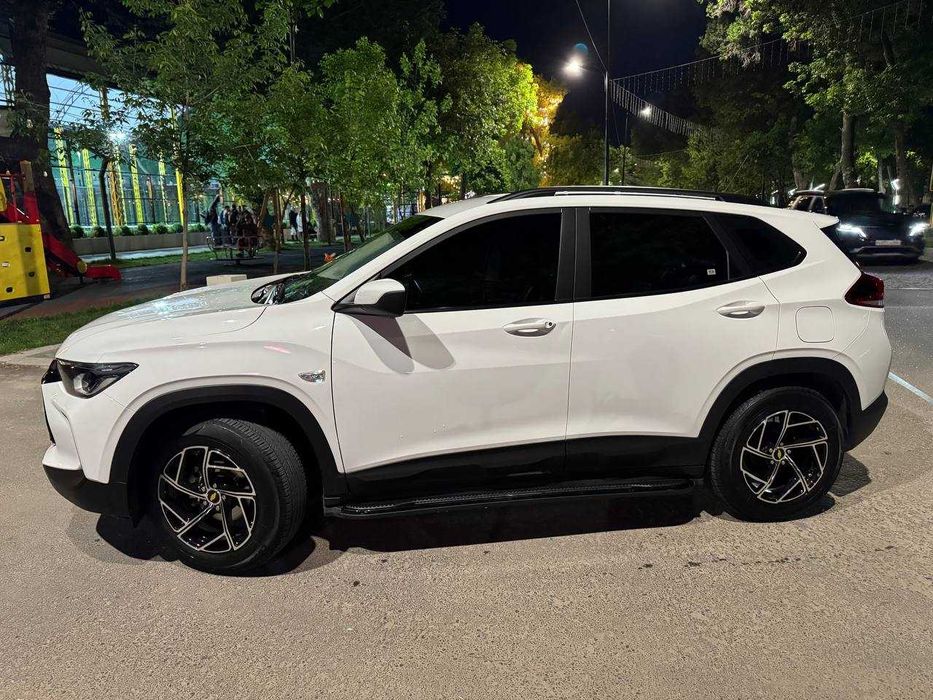 Трекэр 2 сотилади, 2023 йил, оқ ранг, пропани бор, янги диска балон.