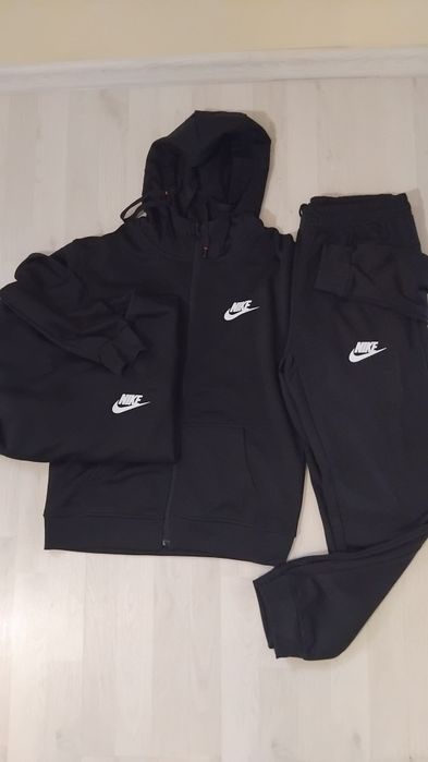 Trening dama și barbati Nike din 3 piese