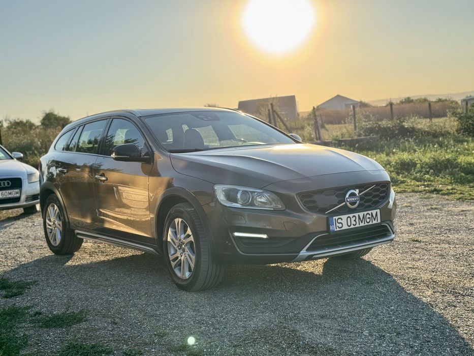 Volvo V60 Cross Country 2016