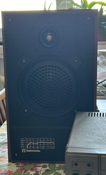 Магнитофон с колонками