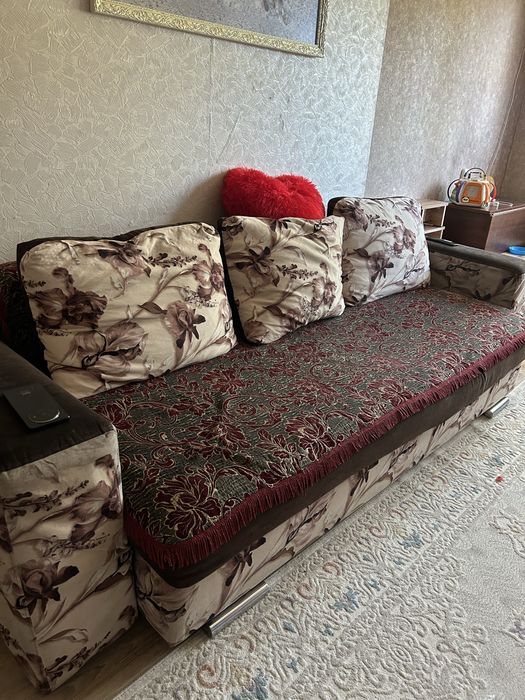 Диван в гостиную б/у