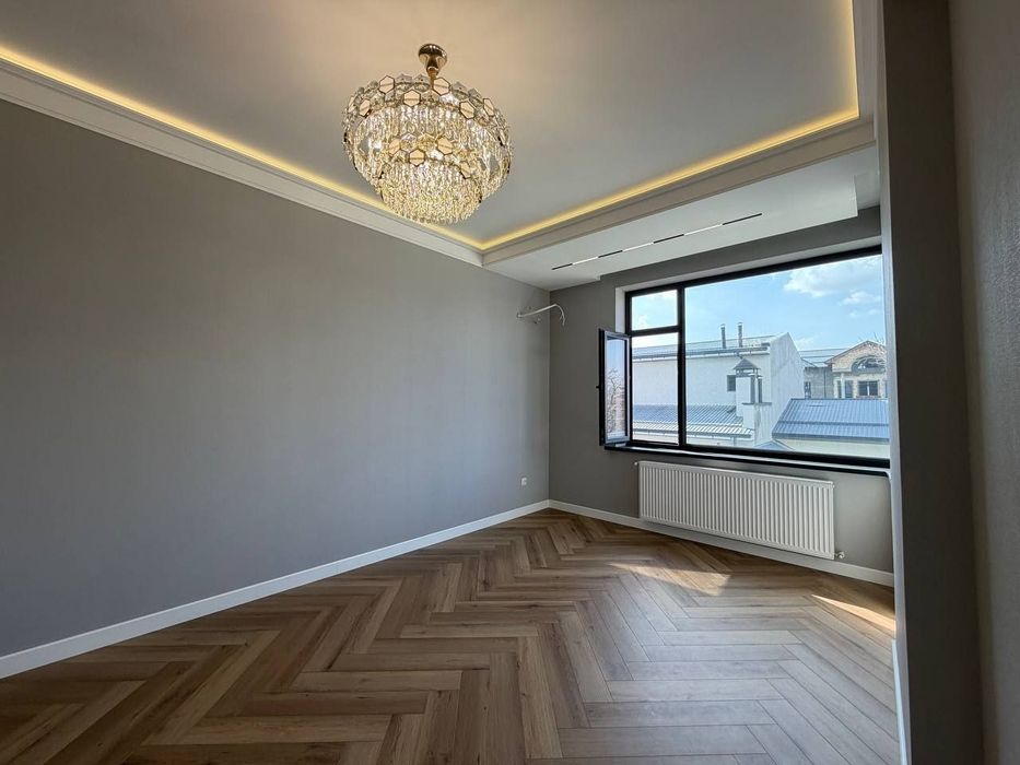 Хувайдо Бу́стон ку́чада 4 сотих 6 хона+ холл