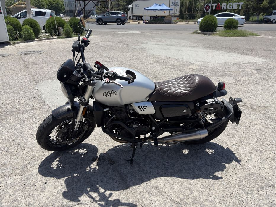 CYCLONE RE-3 Cafe Racer ZS-400 в идеальном состоянии