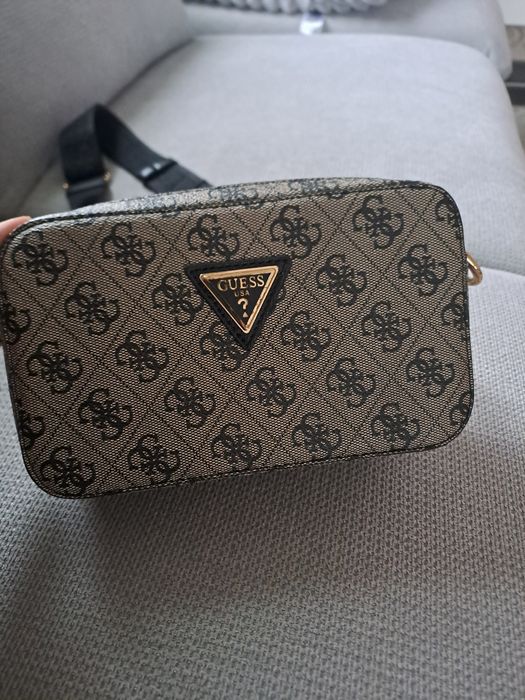 Дамска чанта guess