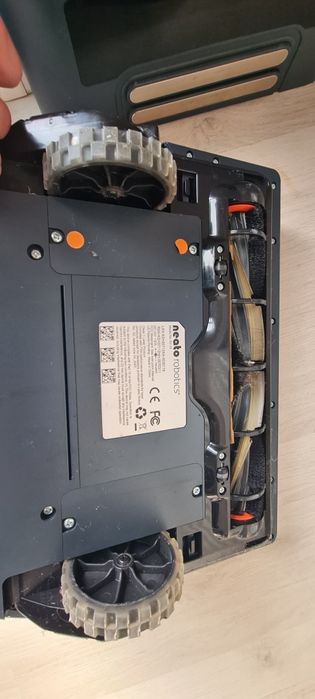 Aspirator robot Neato pentru piese