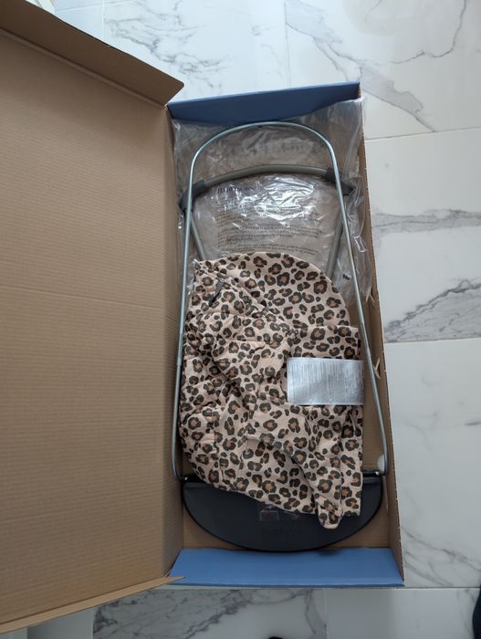 Balansoar Bebe BabyBjorn Editie Limitata Leopard Bej