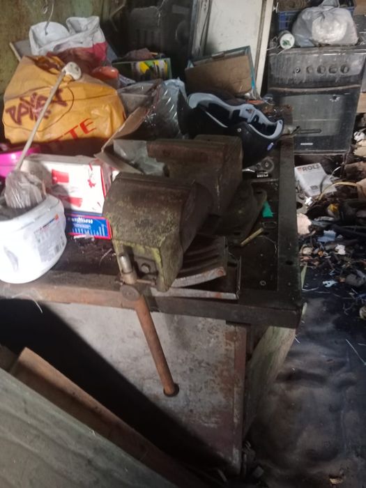 Продам рабочие тиски